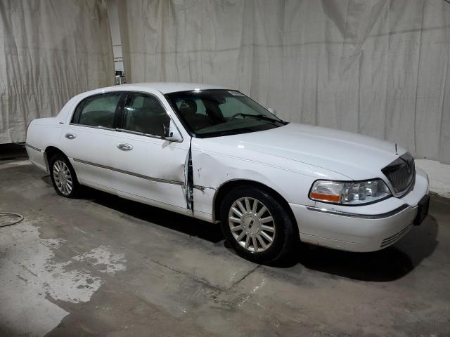 Photo 3 VIN: 1LNHM81W94Y683540 - LINCOLN TOWN CAR E 