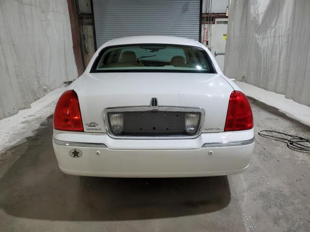 Photo 5 VIN: 1LNHM81W94Y683540 - LINCOLN TOWN CAR E 