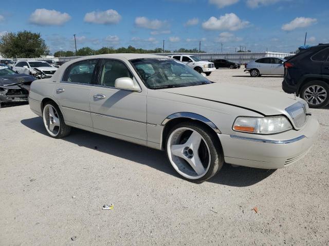 Photo 3 VIN: 1LNHM81W95Y634582 - LINCOLN TOWN CAR S 