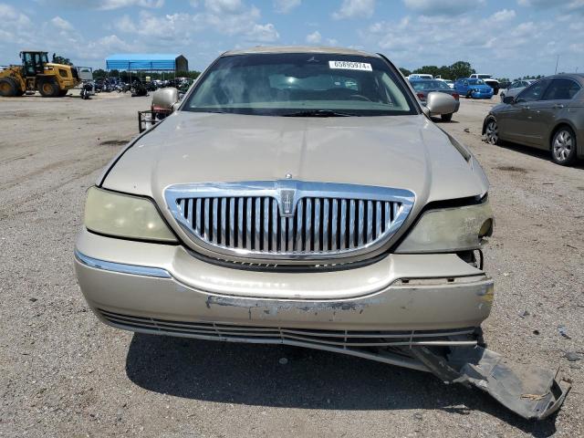 Photo 4 VIN: 1LNHM81W95Y650880 - LINCOLN TOWN CAR S 