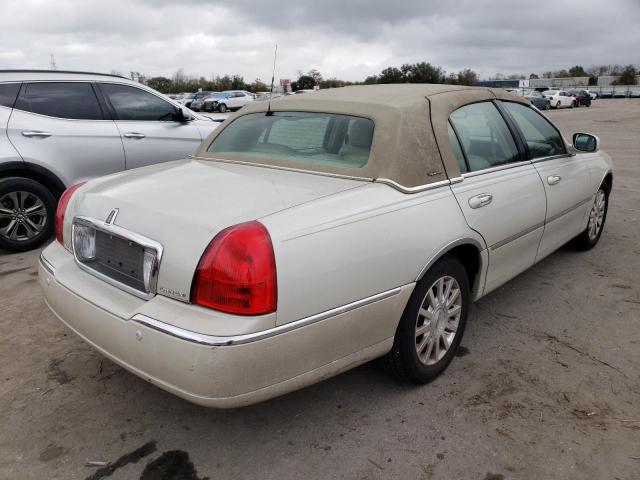 Photo 2 VIN: 1LNHM81W95Y654394 - LINCOLN TOWN CAR S 