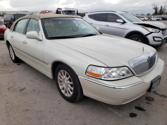 Photo 3 VIN: 1LNHM81W95Y654394 - LINCOLN TOWN CAR S 