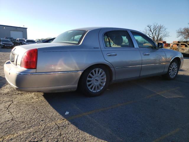 Photo 2 VIN: 1LNHM81W95Y669963 - LINCOLN TOWNCAR 