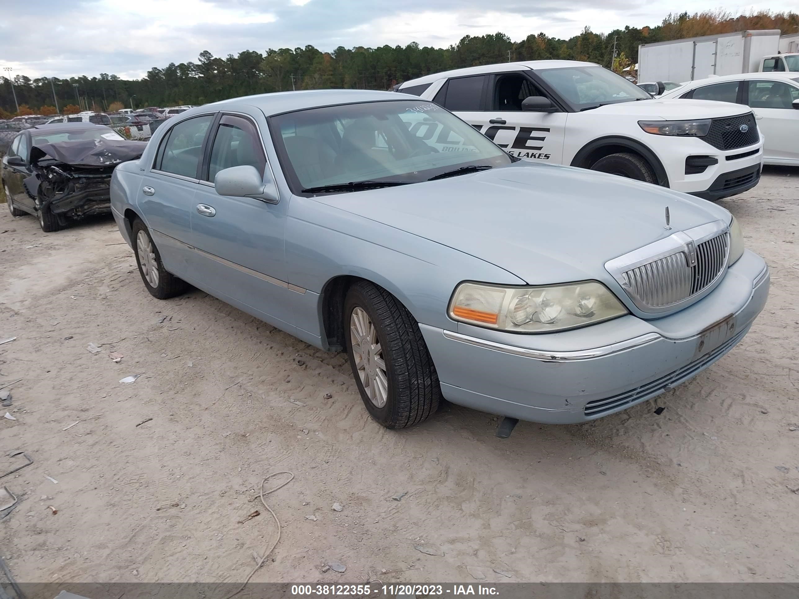 Photo 0 VIN: 1LNHM81W95Y671406 - LINCOLN TOWN CAR 