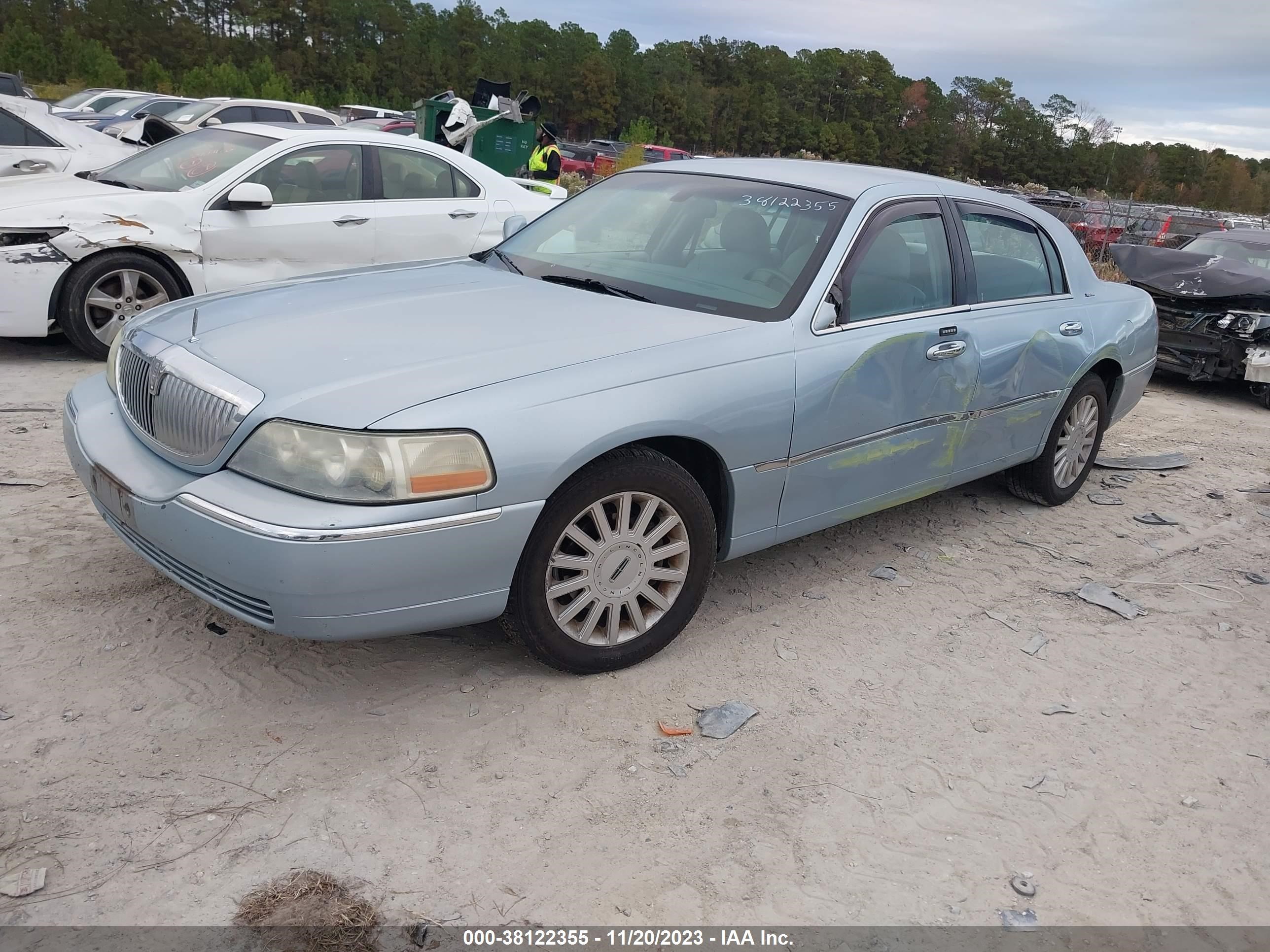 Photo 1 VIN: 1LNHM81W95Y671406 - LINCOLN TOWN CAR 