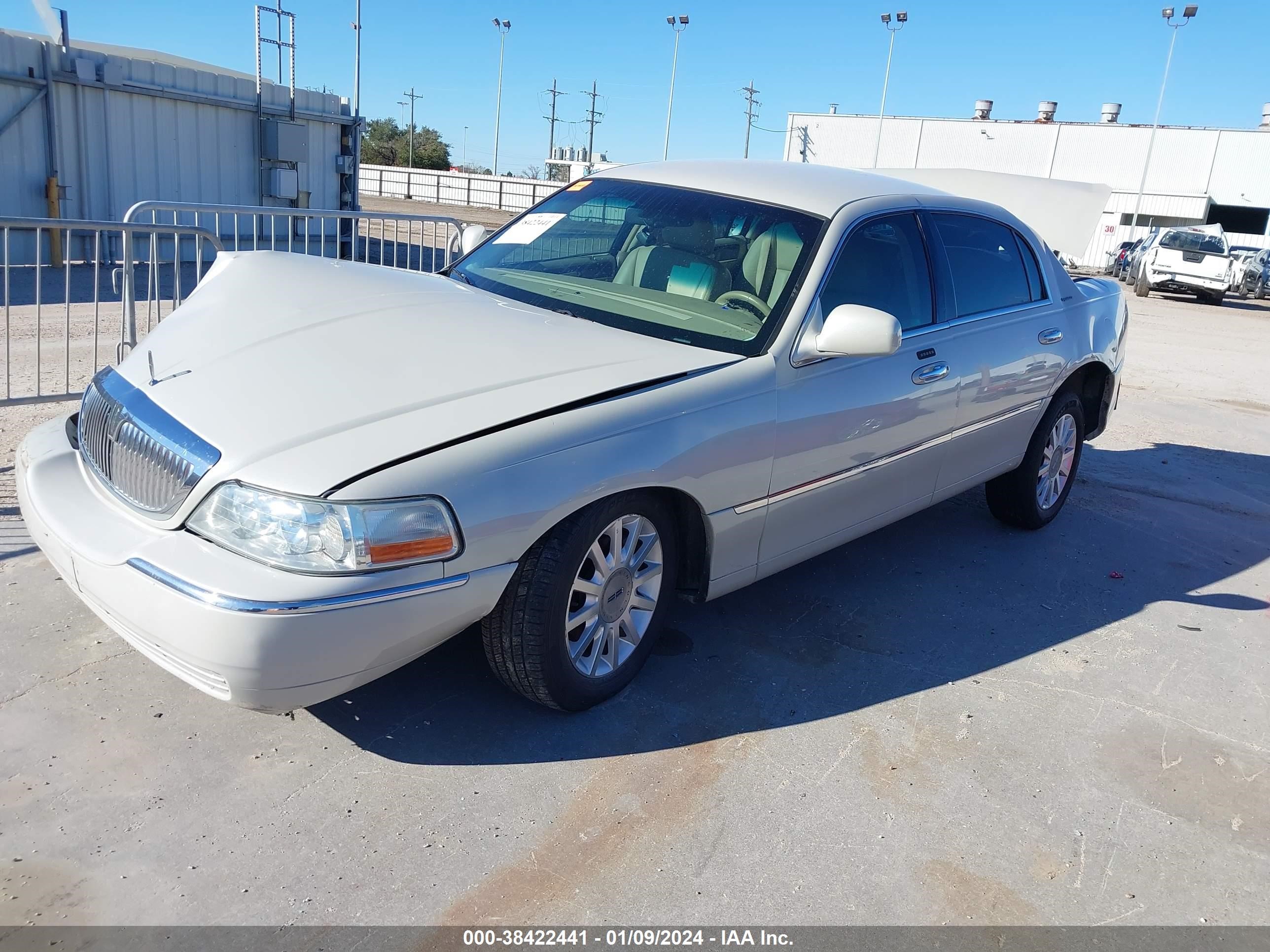 Photo 1 VIN: 1LNHM81W96Y605357 - LINCOLN TOWN CAR 