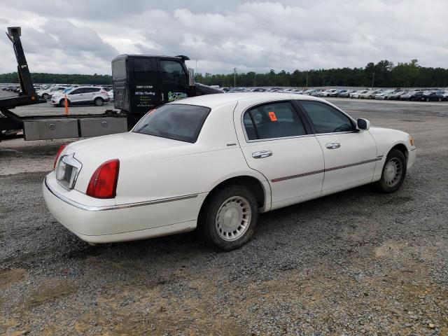 Photo 2 VIN: 1LNHM81W9YY868225 - LINCOLN TOWN CAR E 