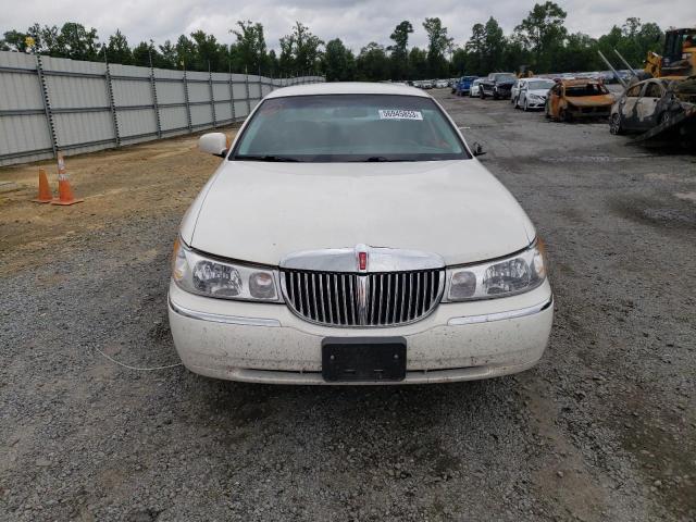 Photo 4 VIN: 1LNHM81W9YY868225 - LINCOLN TOWN CAR E 