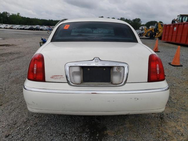 Photo 5 VIN: 1LNHM81W9YY868225 - LINCOLN TOWN CAR E 