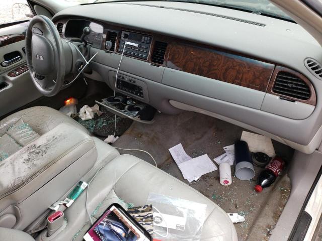 Photo 7 VIN: 1LNHM81W9YY868225 - LINCOLN TOWN CAR E 