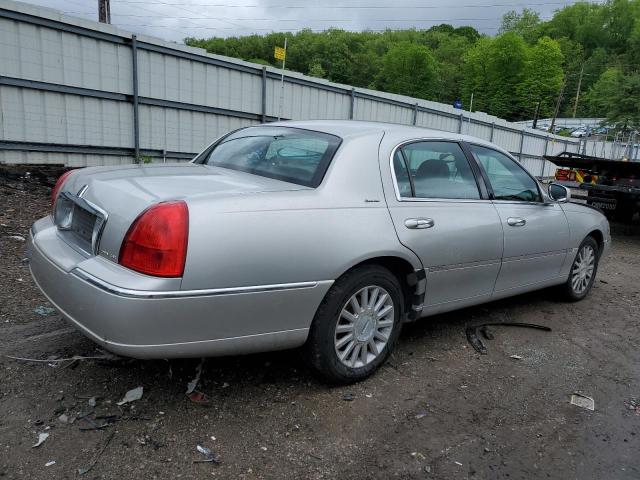 Photo 2 VIN: 1LNHM81WX3Y645698 - LINCOLN TOWNCAR 