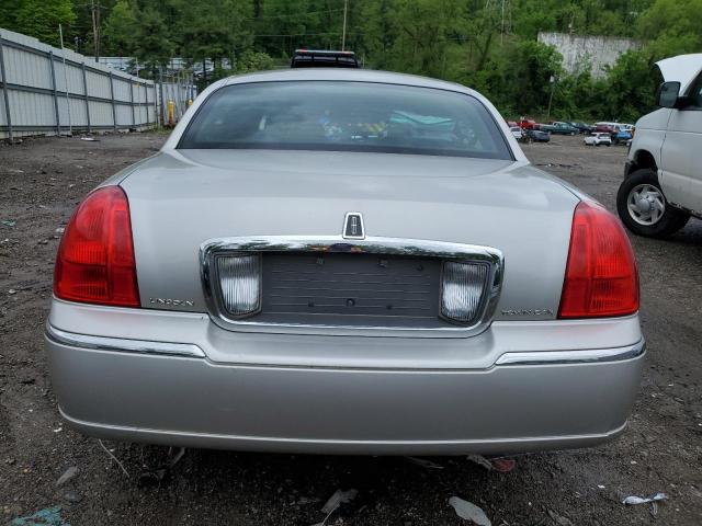 Photo 5 VIN: 1LNHM81WX3Y645698 - LINCOLN TOWNCAR 