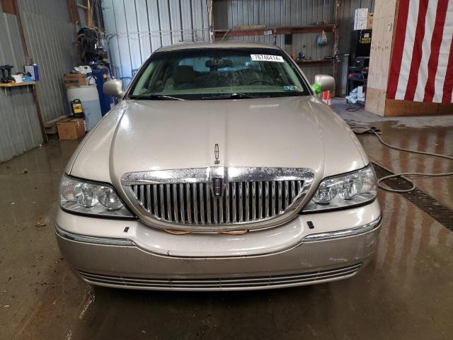 Photo 4 VIN: 1LNHM81WX3Y672772 - LINCOLN TOWN CAR E 