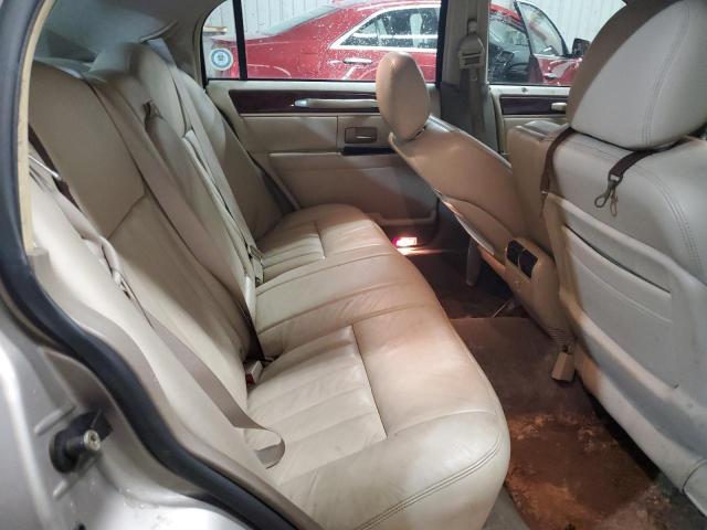 Photo 9 VIN: 1LNHM81WX3Y672772 - LINCOLN TOWN CAR E 