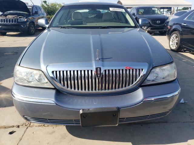 Photo 4 VIN: 1LNHM81WX3Y682962 - LINCOLN TOWNCAR 