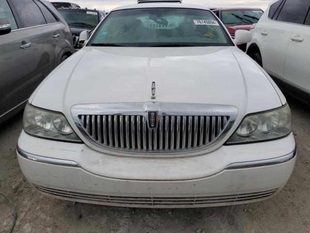 Photo 4 VIN: 1LNHM81WX3Y703969 - LINCOLN TOWN CAR E 