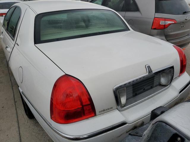 Photo 5 VIN: 1LNHM81WX3Y703969 - LINCOLN TOWN CAR E 