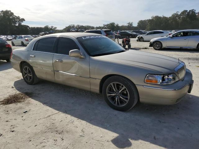 Photo 3 VIN: 1LNHM81WX4Y632578 - LINCOLN TOWNCAR 