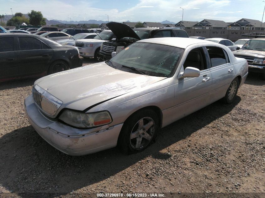 Photo 1 VIN: 1LNHM81WX4Y644231 - LINCOLN TOWN CAR 