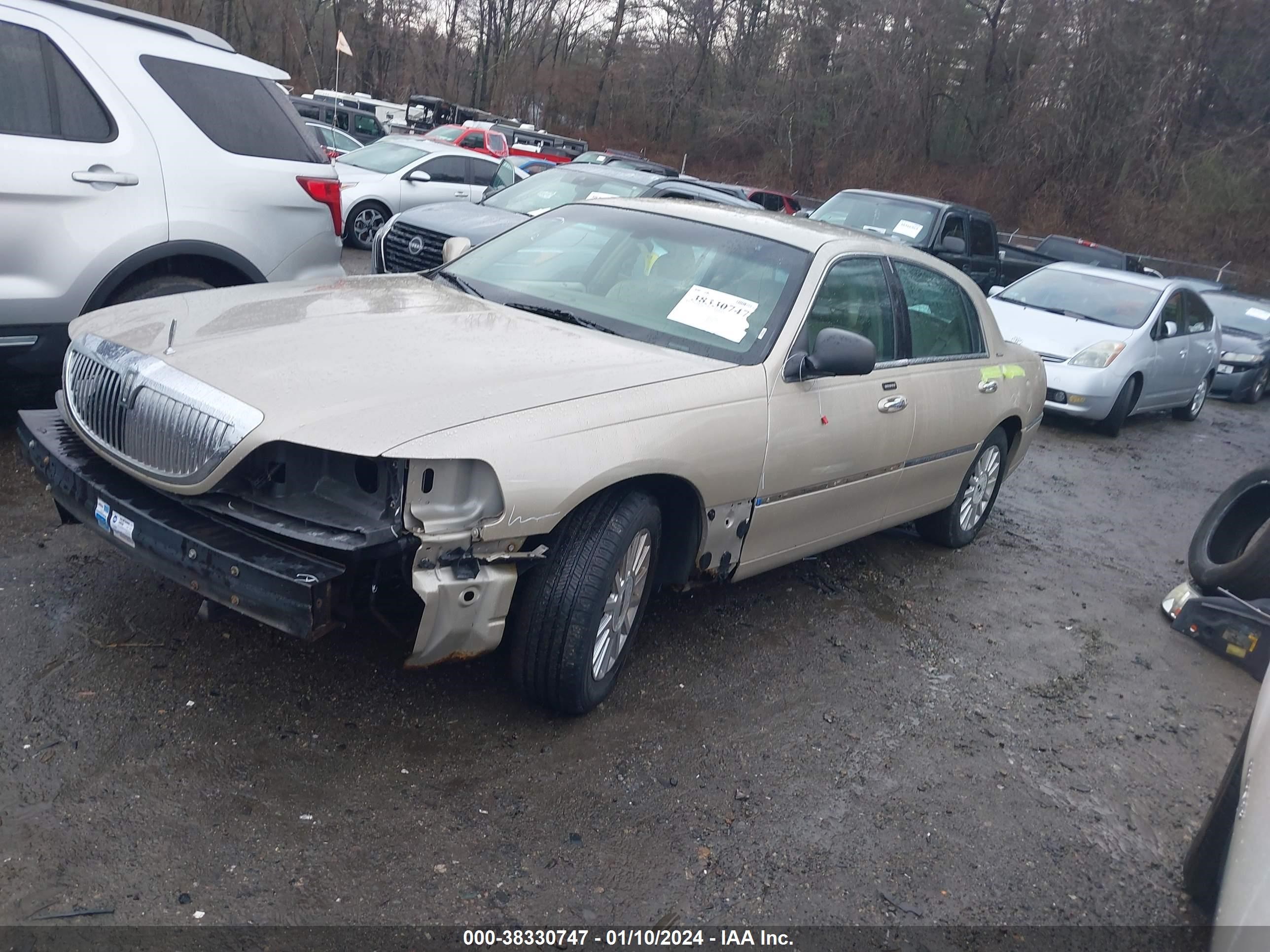 Photo 1 VIN: 1LNHM81WX4Y653821 - LINCOLN TOWN CAR 