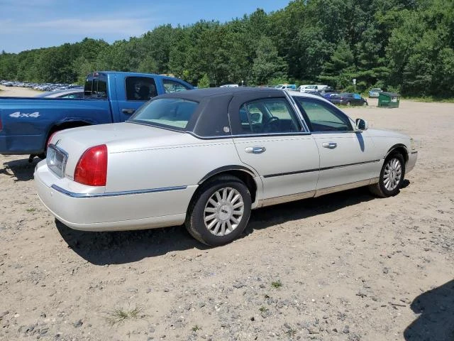 Photo 2 VIN: 1LNHM81WX4Y672238 - LINCOLN TOWN CAR E 