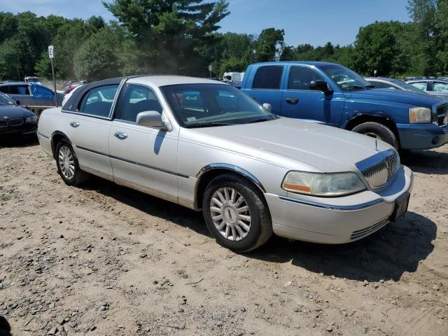 Photo 3 VIN: 1LNHM81WX4Y672238 - LINCOLN TOWN CAR E 