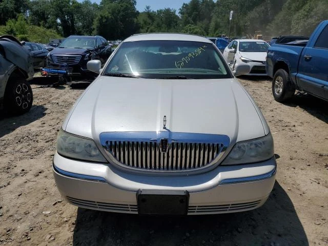 Photo 4 VIN: 1LNHM81WX4Y672238 - LINCOLN TOWN CAR E 