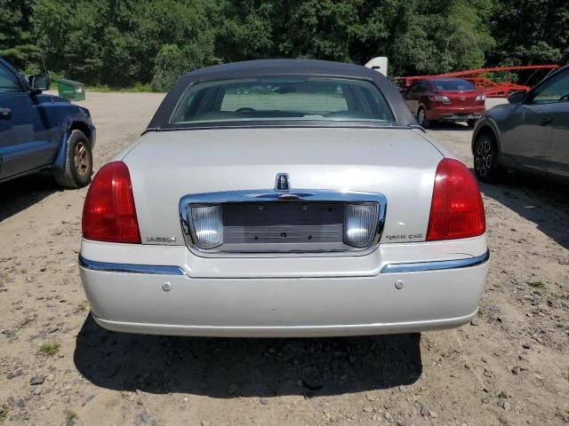 Photo 5 VIN: 1LNHM81WX4Y672238 - LINCOLN TOWN CAR E 