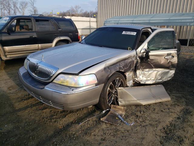 Photo 1 VIN: 1LNHM81WX4Y677911 - LINCOLN TOWNCAR 