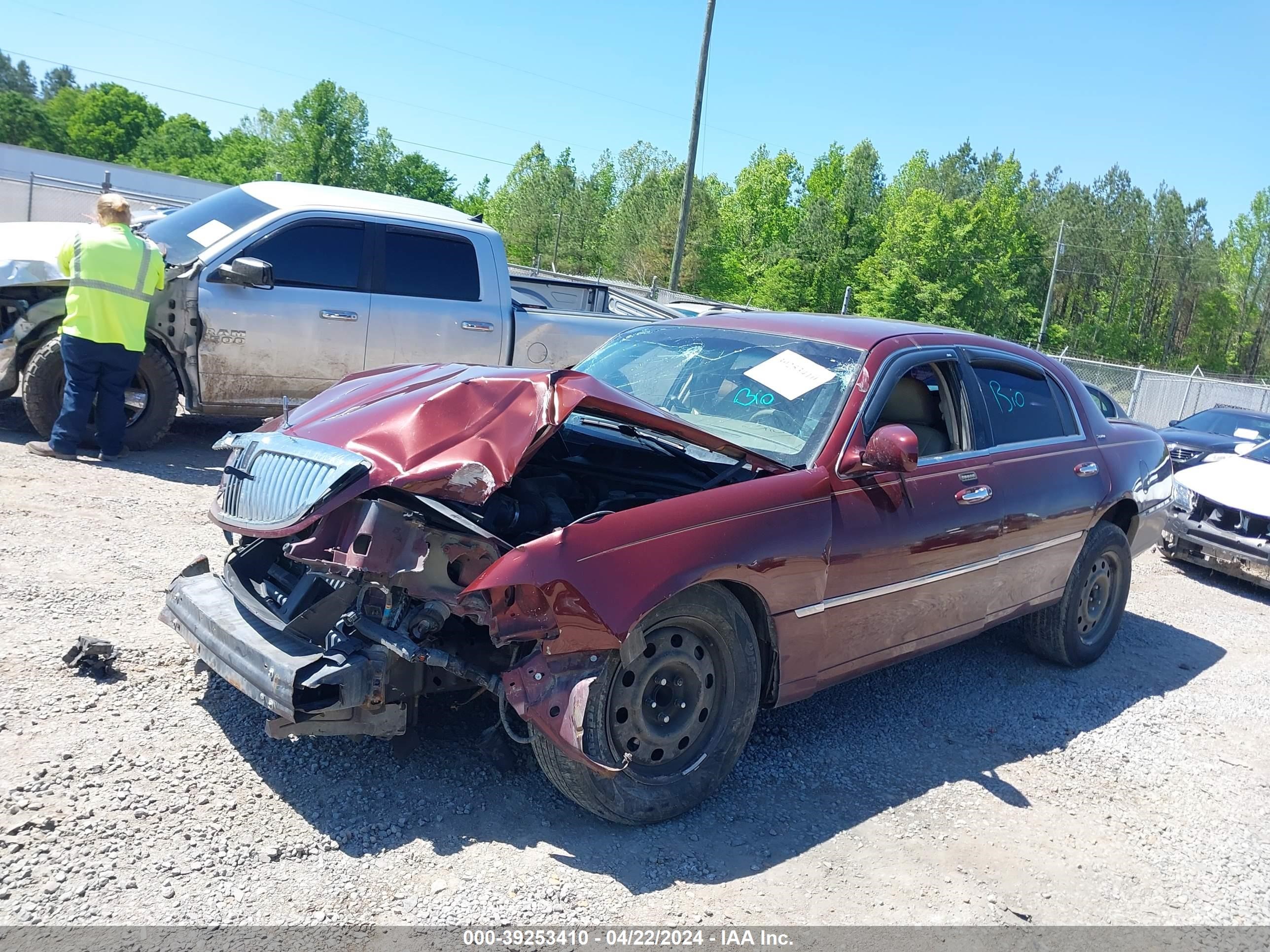 Photo 1 VIN: 1LNHM81WX4Y678489 - LINCOLN TOWN CAR 