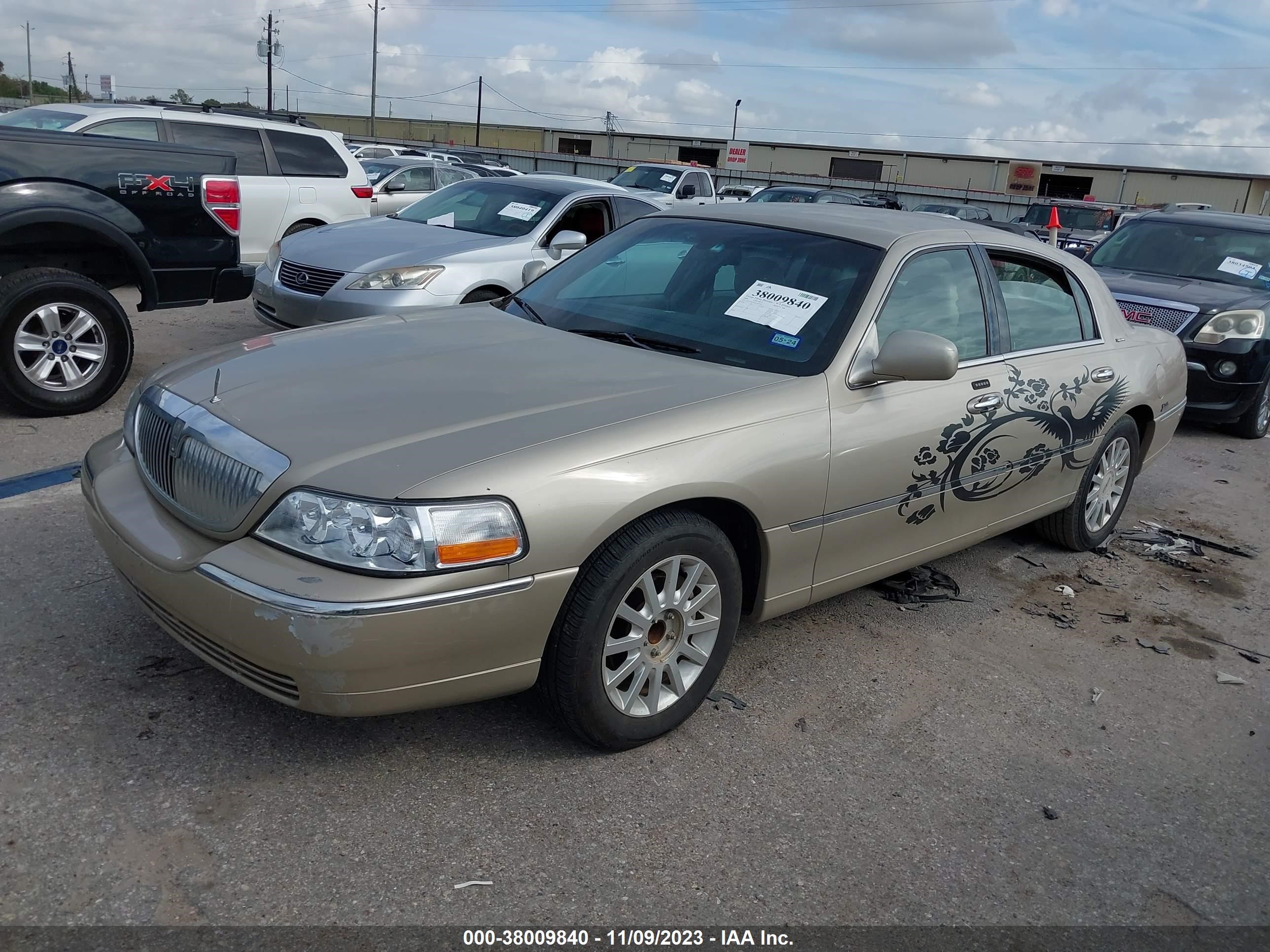 Photo 1 VIN: 1LNHM81WX6Y610776 - LINCOLN TOWN CAR 