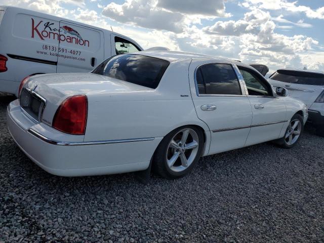 Photo 2 VIN: 1LNHM81WX7Y626722 - LINCOLN TOWN CAR S 