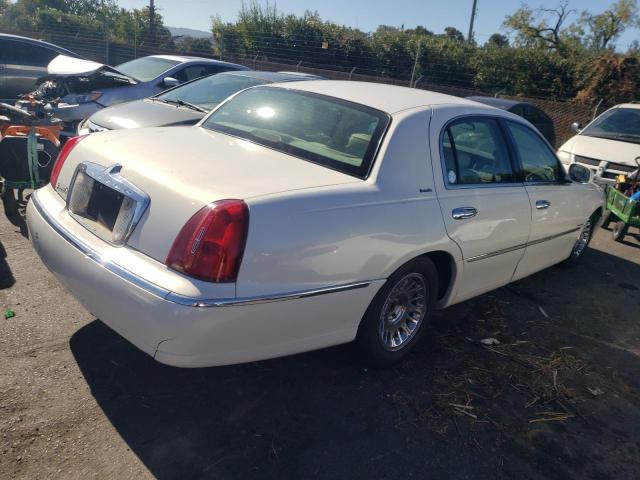 Photo 2 VIN: 1LNHM81WXYY837100 - LINCOLN TOWNCAR 