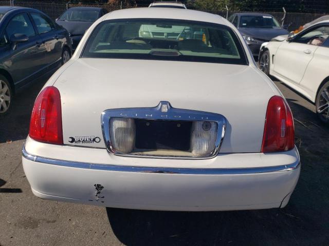 Photo 5 VIN: 1LNHM81WXYY837100 - LINCOLN TOWNCAR 