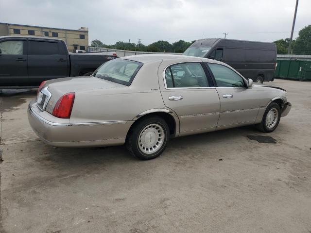 Photo 2 VIN: 1LNHM81WXYY935575 - LINCOLN TOWNCAR 