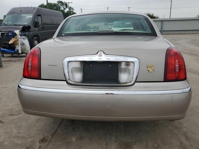 Photo 5 VIN: 1LNHM81WXYY935575 - LINCOLN TOWNCAR 