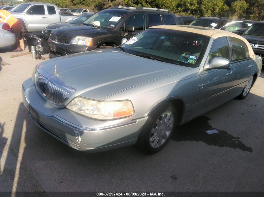 Photo 1 VIN: 1LNHM82V07Y626928 - LINCOLN TOWN CAR 