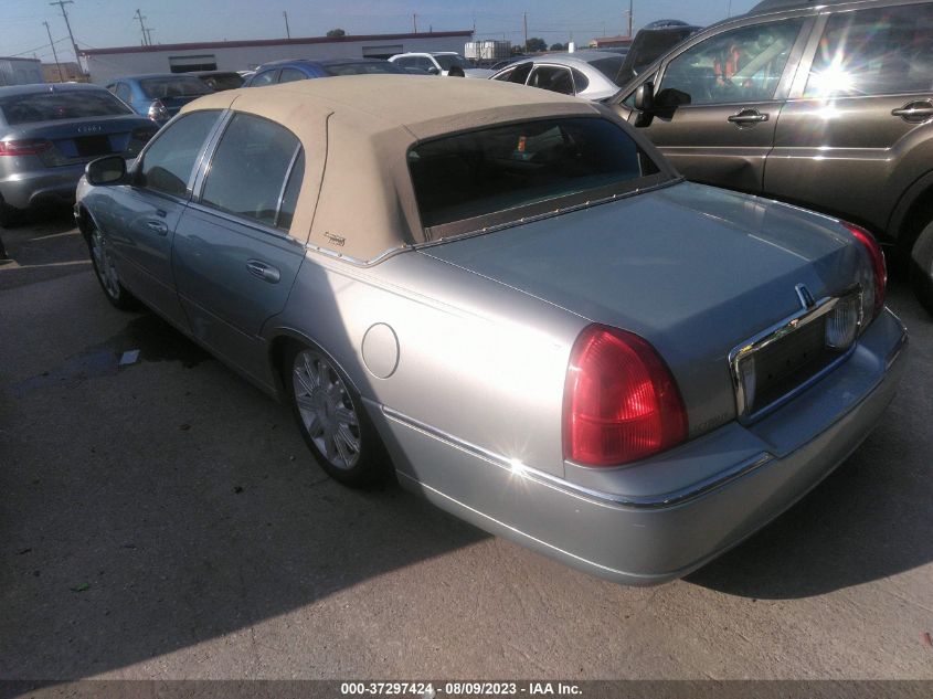 Photo 2 VIN: 1LNHM82V07Y626928 - LINCOLN TOWN CAR 