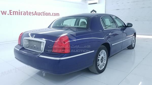 Photo 7 VIN: 1LNHM82V07Y627528 - LINCOLN TOWN 