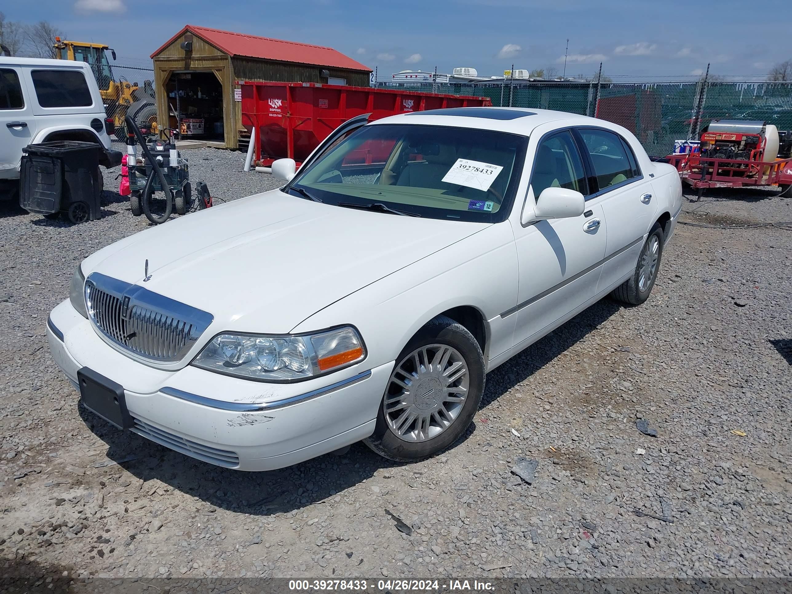 Photo 1 VIN: 1LNHM82V16Y643025 - LINCOLN TOWN CAR 