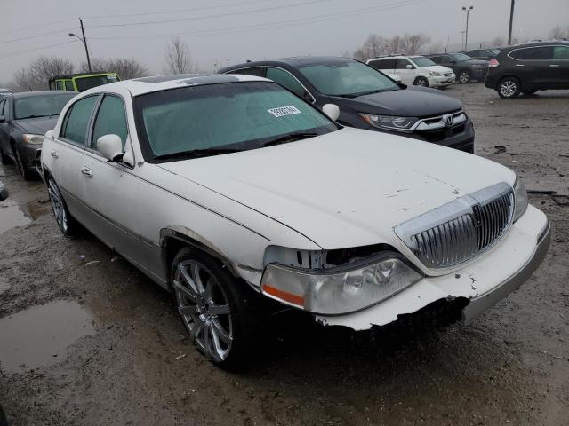 Photo 3 VIN: 1LNHM82V27Y617602 - LINCOLN TOWNCAR 