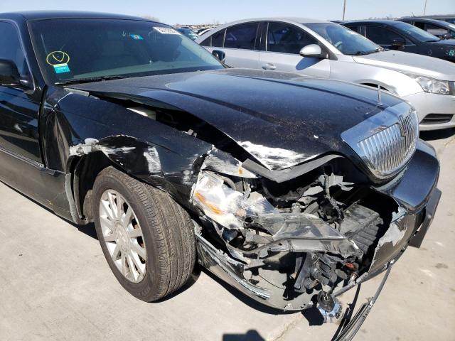 Photo 8 VIN: 1LNHM82V27Y631399 - LINCOLN TOWN CAR S 