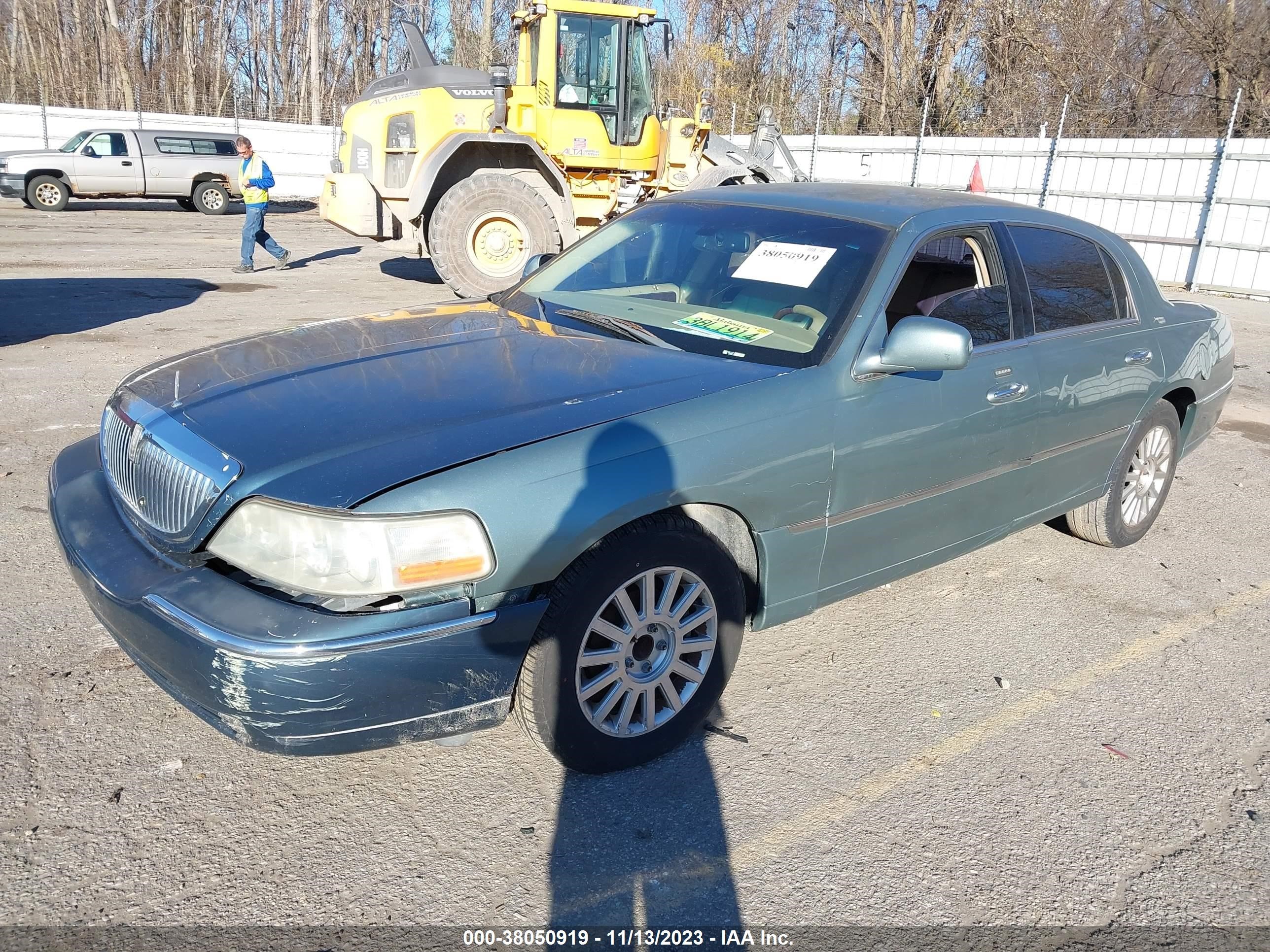 Photo 1 VIN: 1LNHM82V56Y613476 - LINCOLN TOWN CAR 