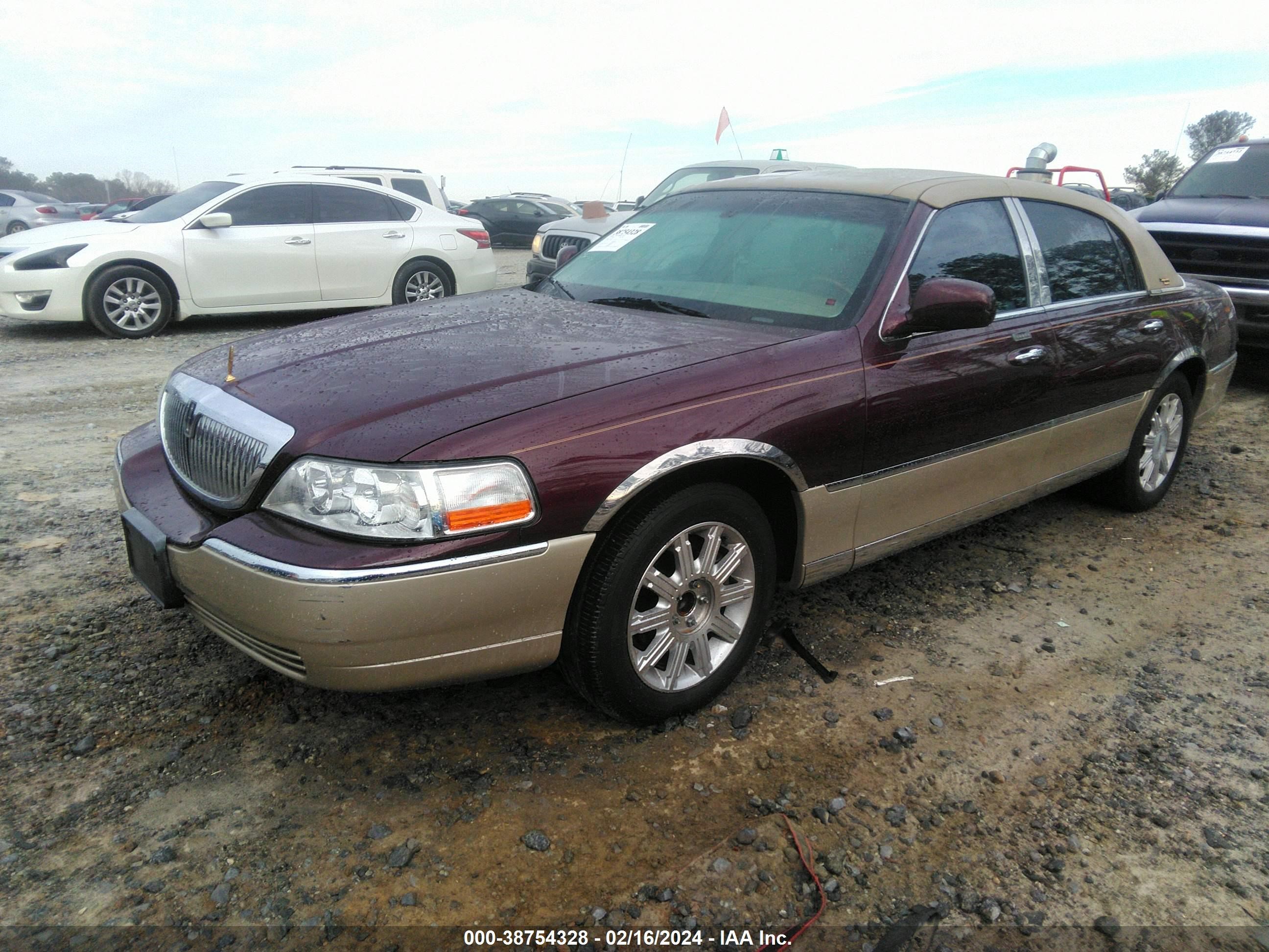 Photo 1 VIN: 1LNHM82V57Y616797 - LINCOLN TOWN CAR 