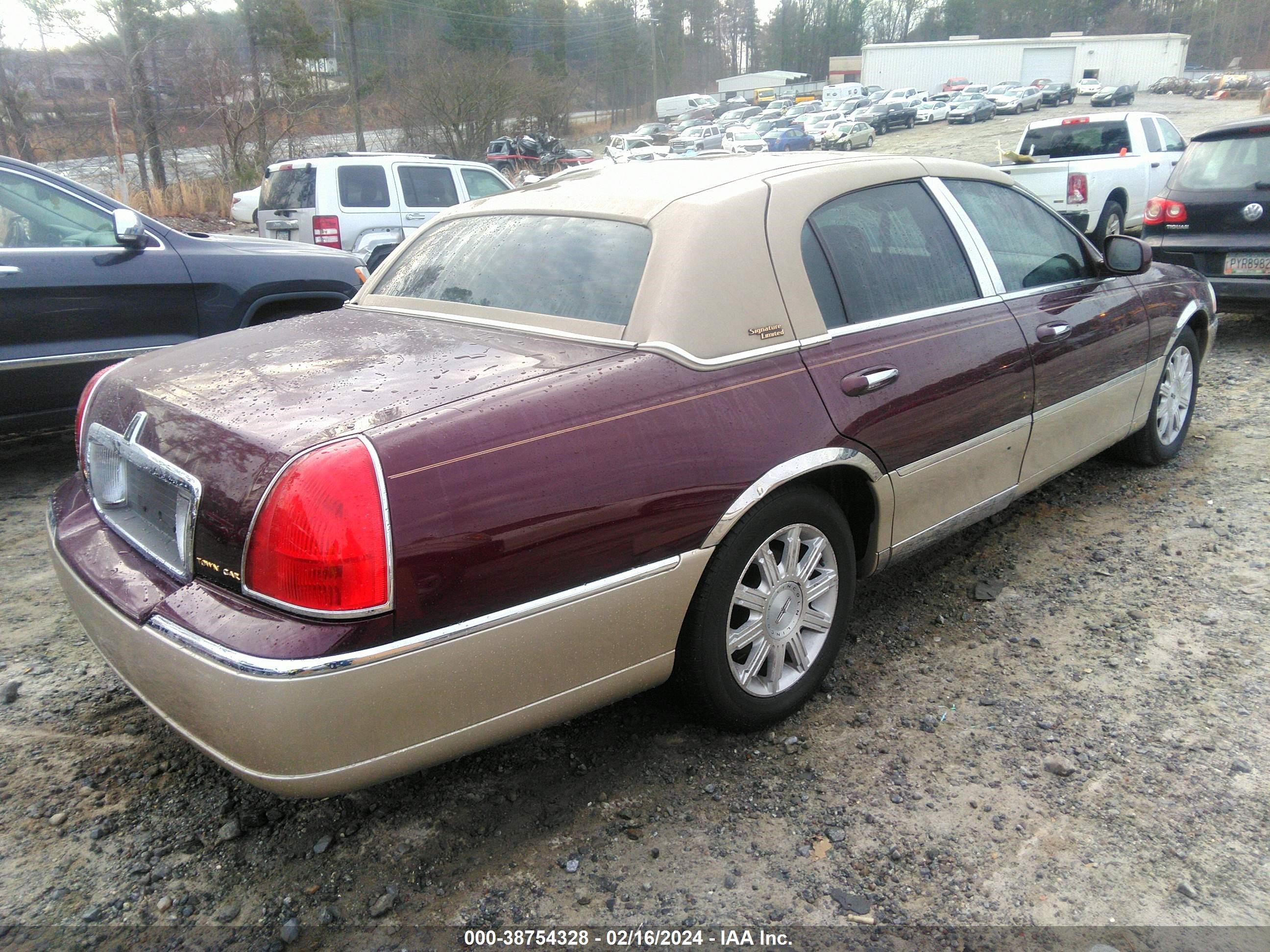 Photo 3 VIN: 1LNHM82V57Y616797 - LINCOLN TOWN CAR 