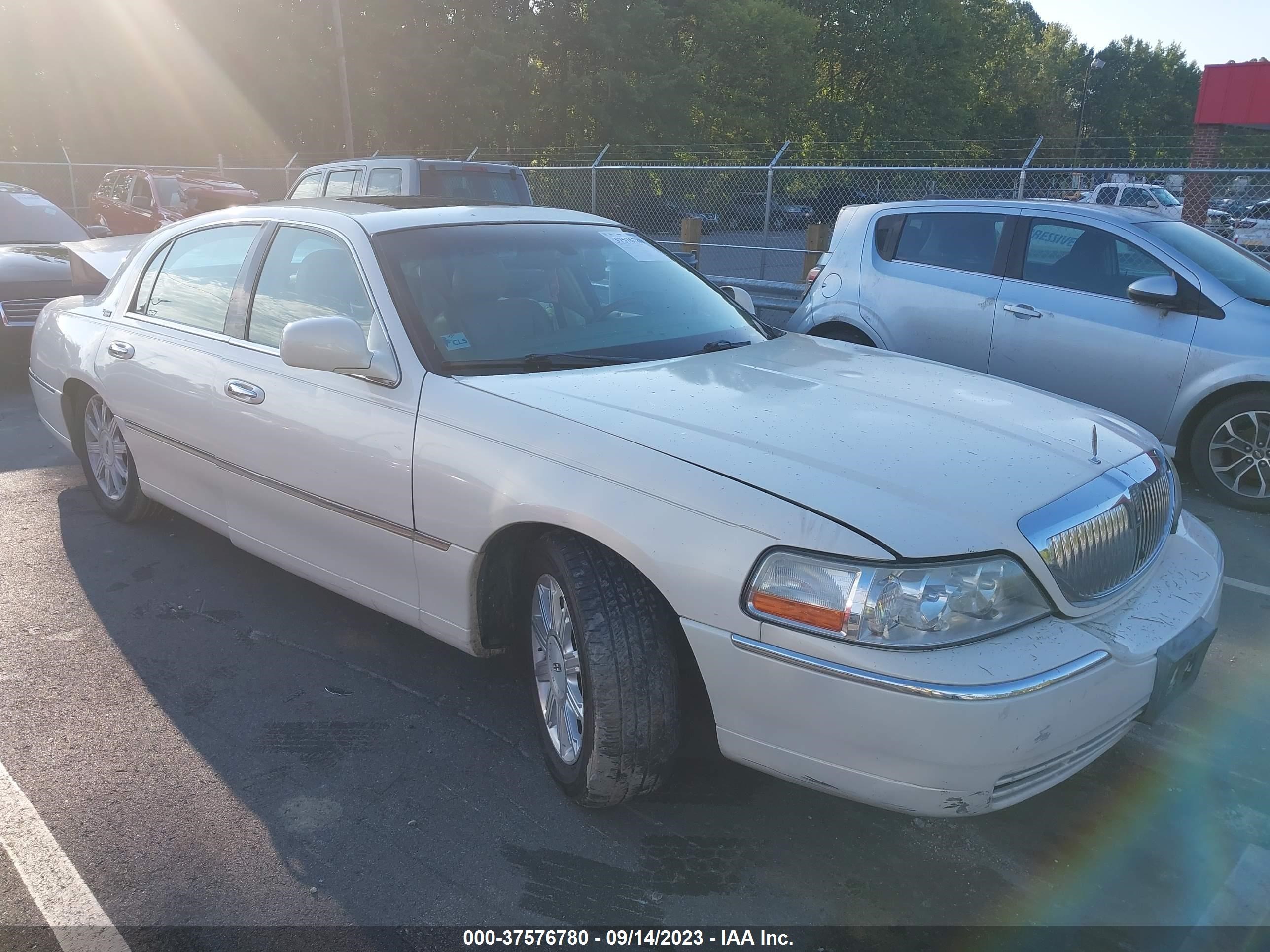 Photo 0 VIN: 1LNHM82V57Y626701 - LINCOLN TOWN CAR 