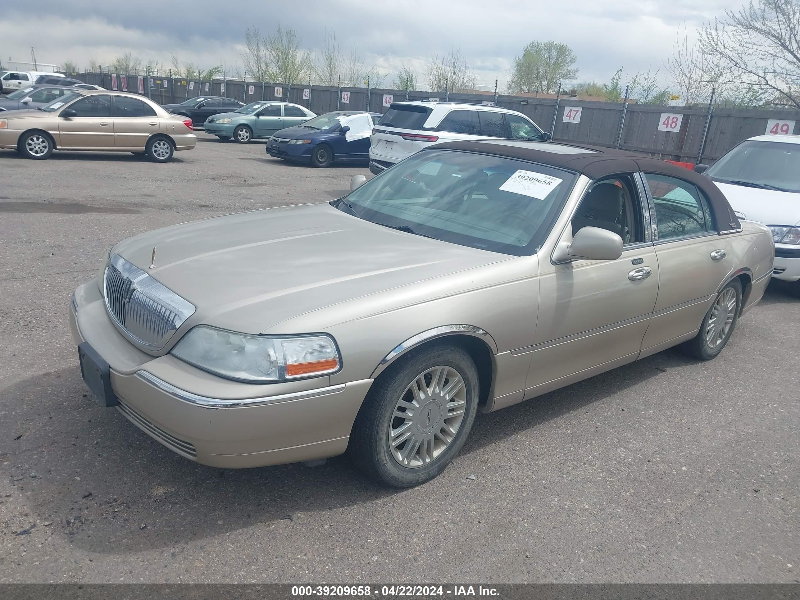 Photo 1 VIN: 1LNHM82V67Y605937 - LINCOLN TOWN CAR 