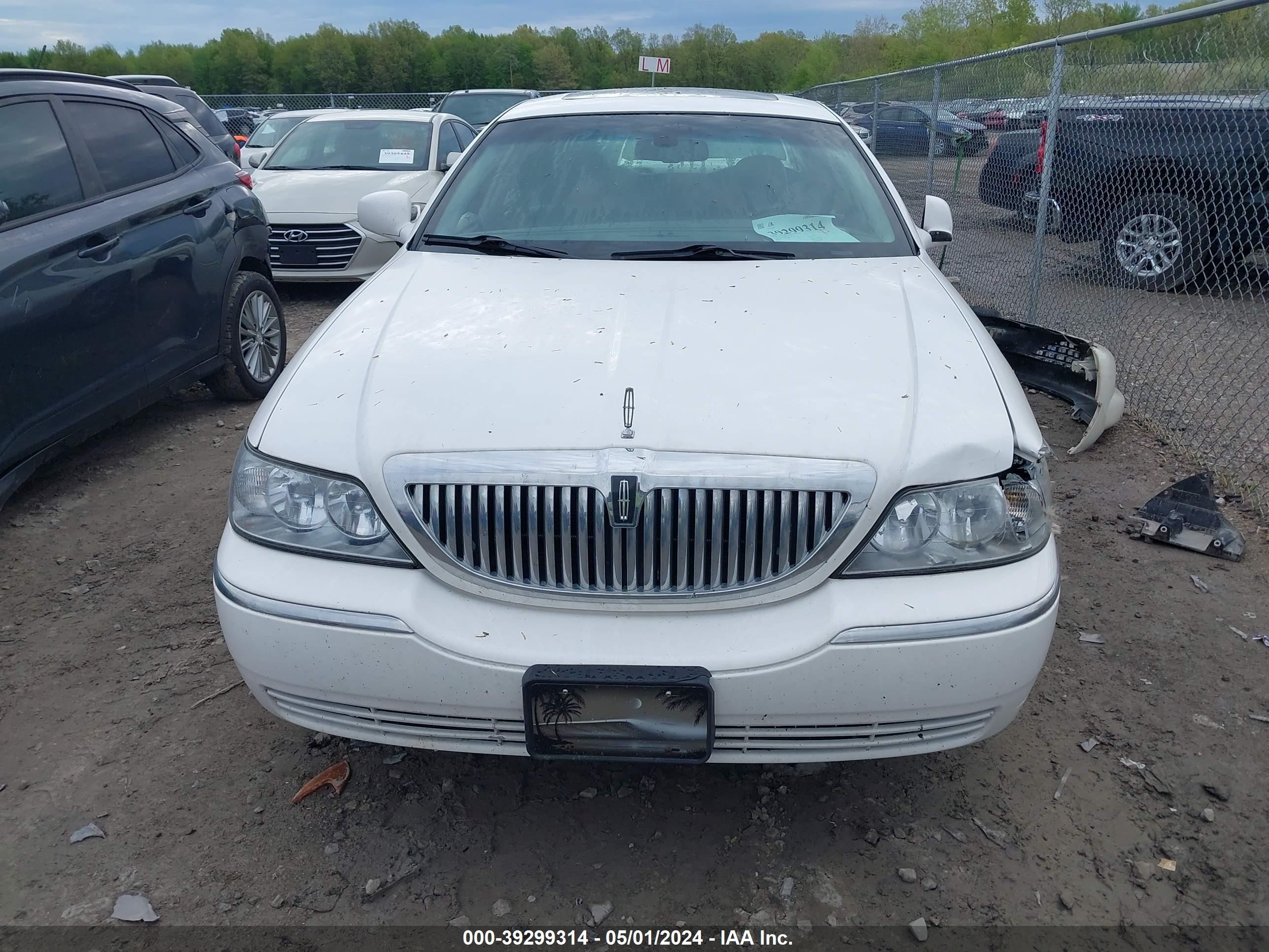 Photo 11 VIN: 1LNHM82V76Y624320 - LINCOLN TOWN CAR 