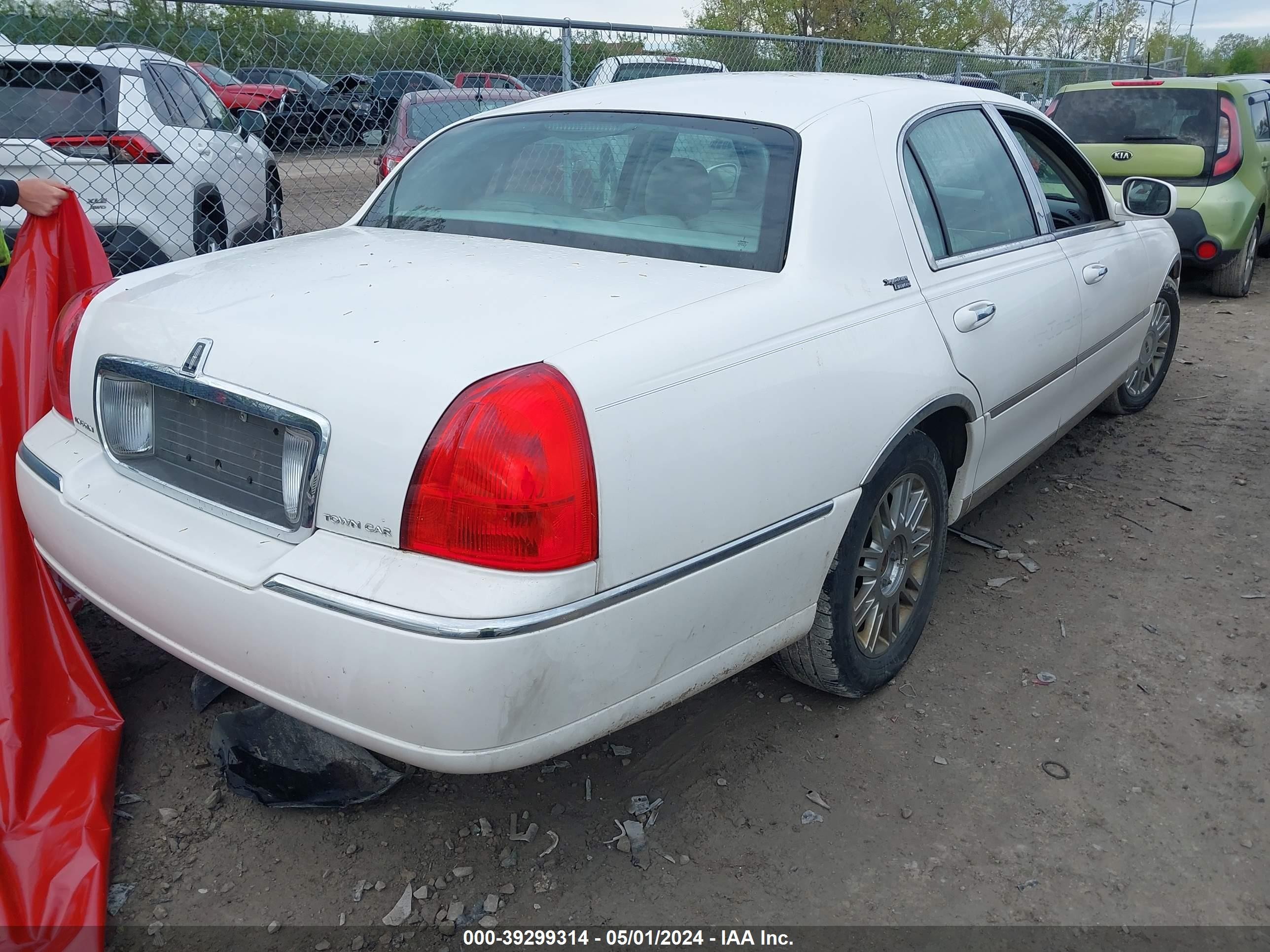 Photo 3 VIN: 1LNHM82V76Y624320 - LINCOLN TOWN CAR 