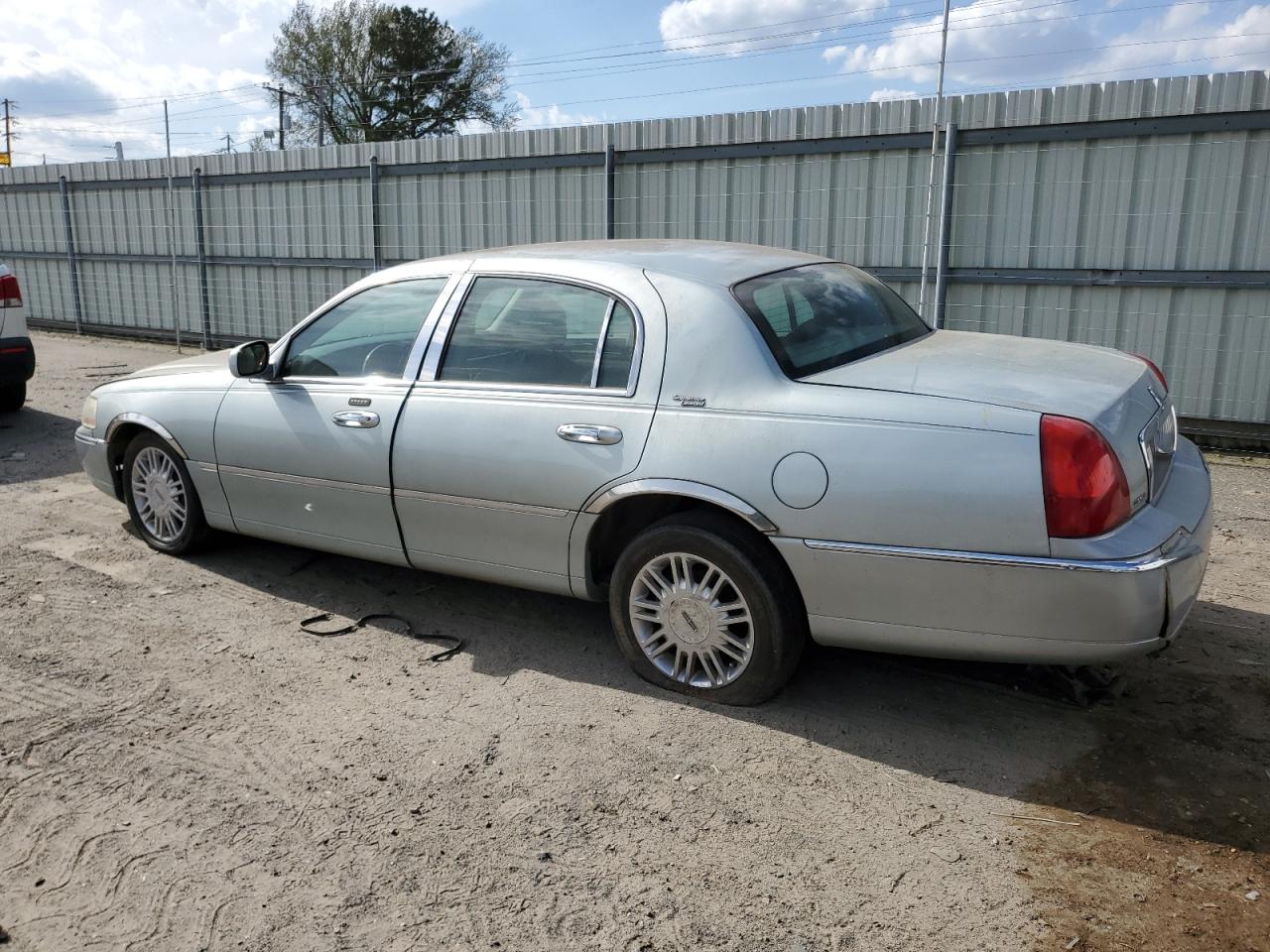 Photo 1 VIN: 1LNHM82V77Y619846 - LINCOLN TOWN CAR 